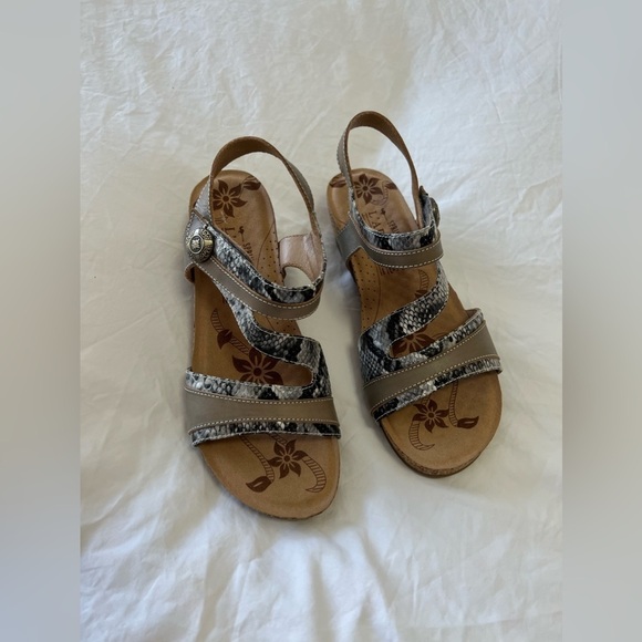 L’Artiste Leather Wedge Sandals Size 40 (US 9) | Comfort Gray Meera - Picture 2 of 9